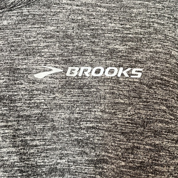 Brooks - Picture 3 of 5